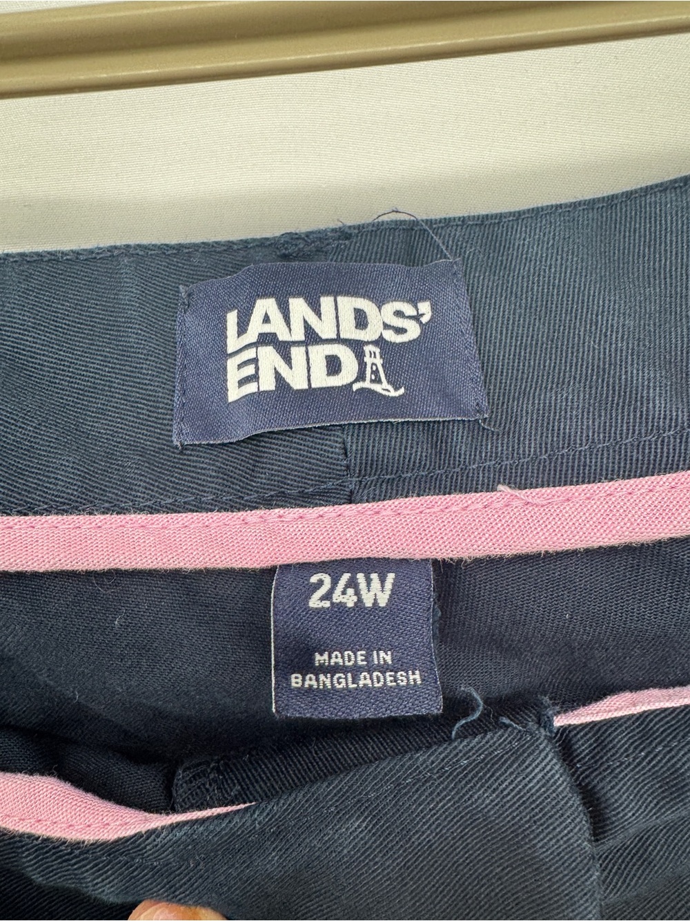 Lands' End Women's Navy Casual Flat-Front Chino Shorts 0160 - Picture 5 of 6